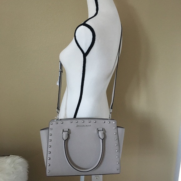 Last one✨Michael Kors MD studded Selma Satchel - Picture 4 of 8